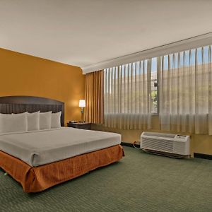 Airport Honolulu Hotel, Trademark Collection By Wyndham